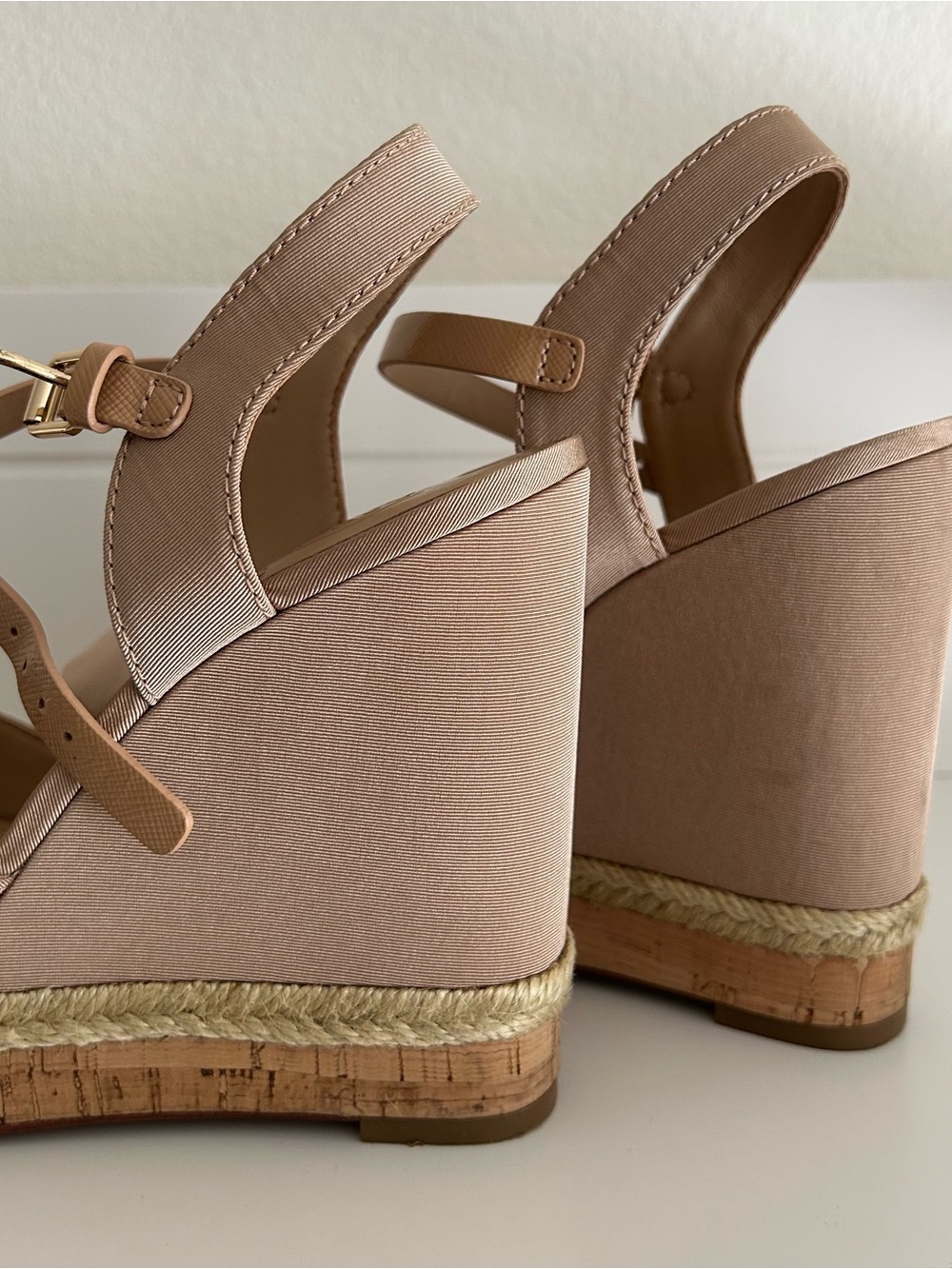 Tory Burch Penny Wedge Sandal (7.5) - Picture 6 of 9